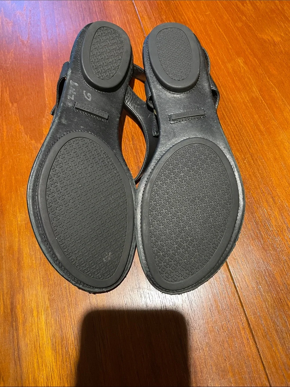 Tory Burch black leather Minnie travel convertible thong sandals 8.5